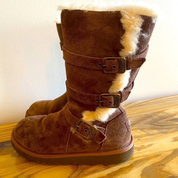 UGG Maddi Big Kid boots Size 2 - Picture 1 of 10